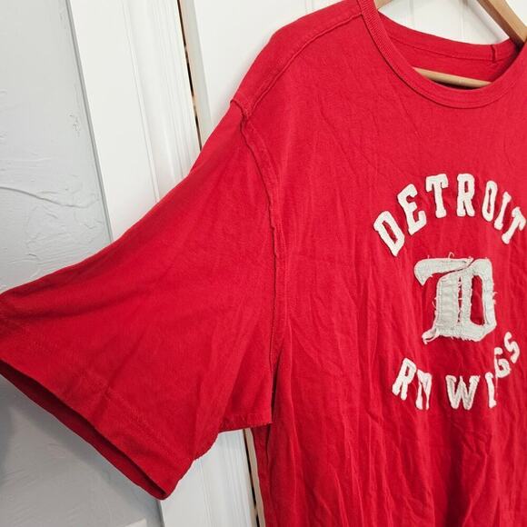 NHL Detroit Red Wings T-Shirt Men Size Large Red Embroidered Hockey Short Sleeve - Picture 4 of 8
